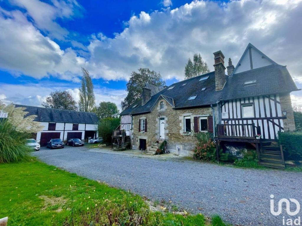 Maison La Motte With Bicycle Parking Saint-Hilaire-du-Harcouët Exteriör bild